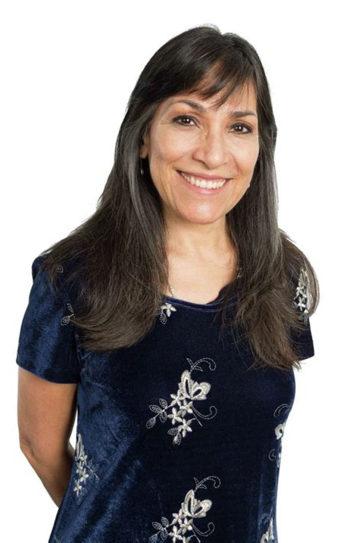 Aryana Rose's Viral Love Story: A Moth Performance That Resonated Globally